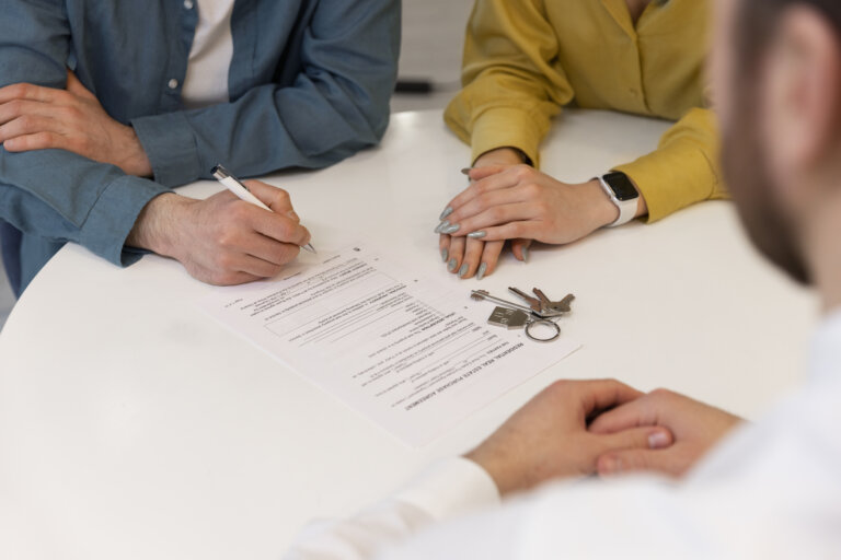 landlord-and-tenant-discussing-issues-with-an-attorney
