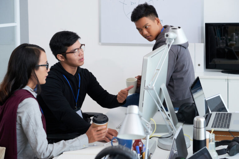 group-of-people-discussing-about-their-business